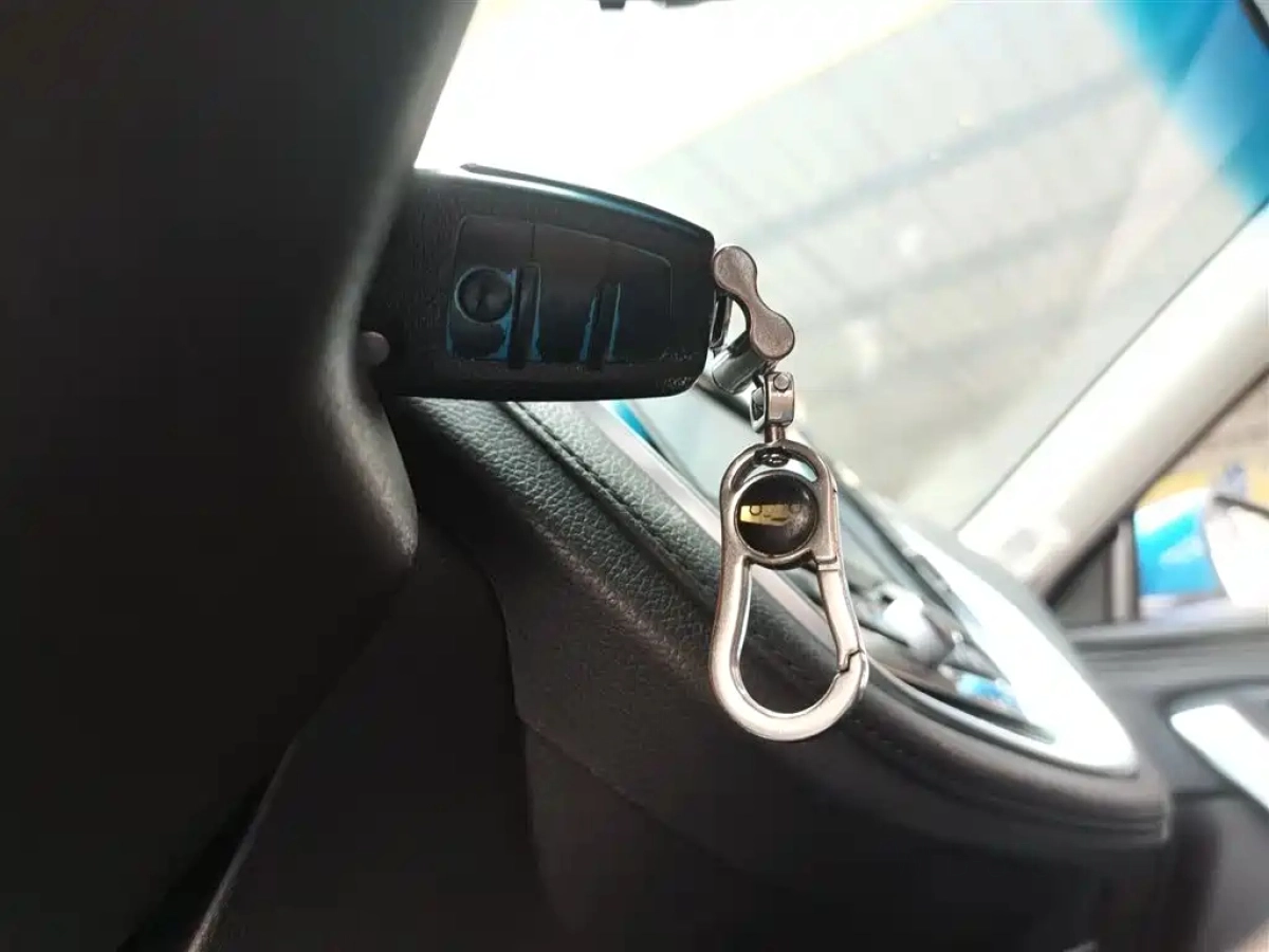 MERCEDES BENZ EQE  2023