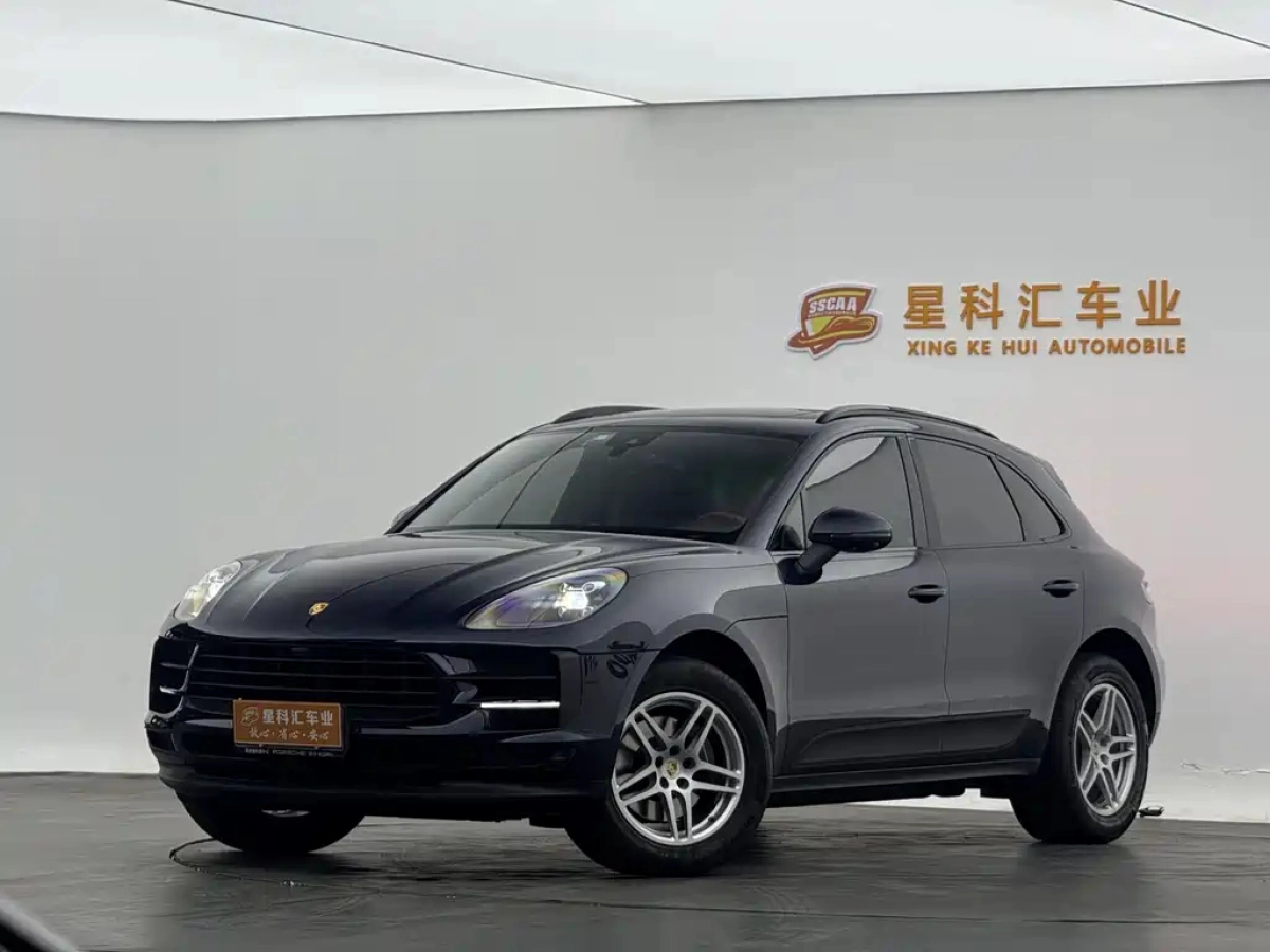 PORSCHE MACAN