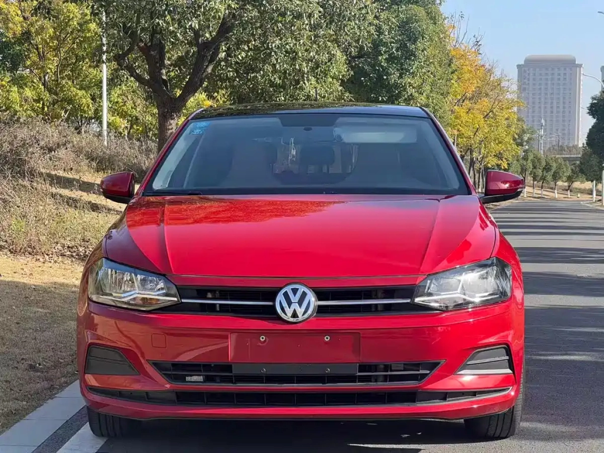 VOLKSWAGEN POLO