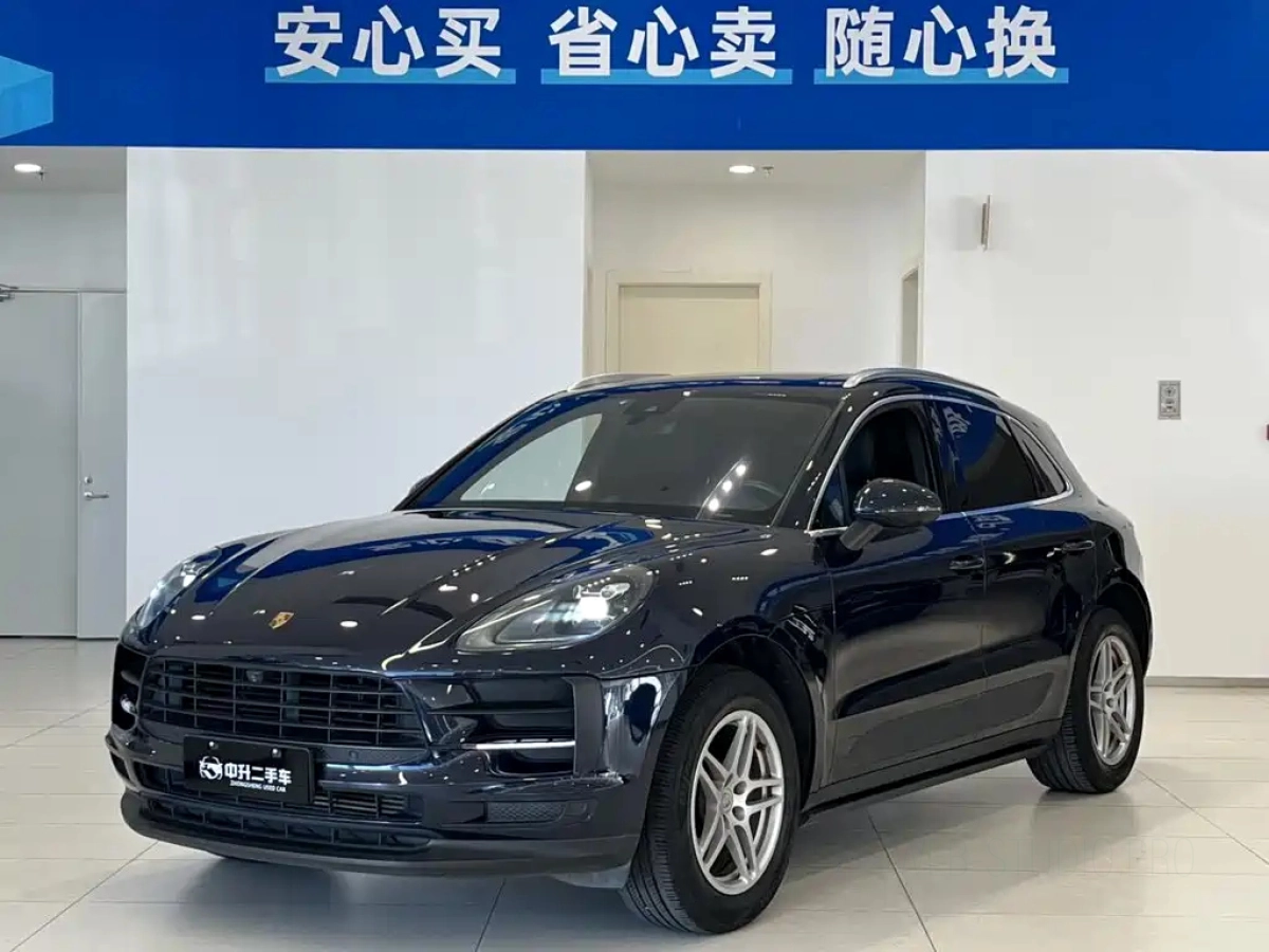 PORSCHE MACAN