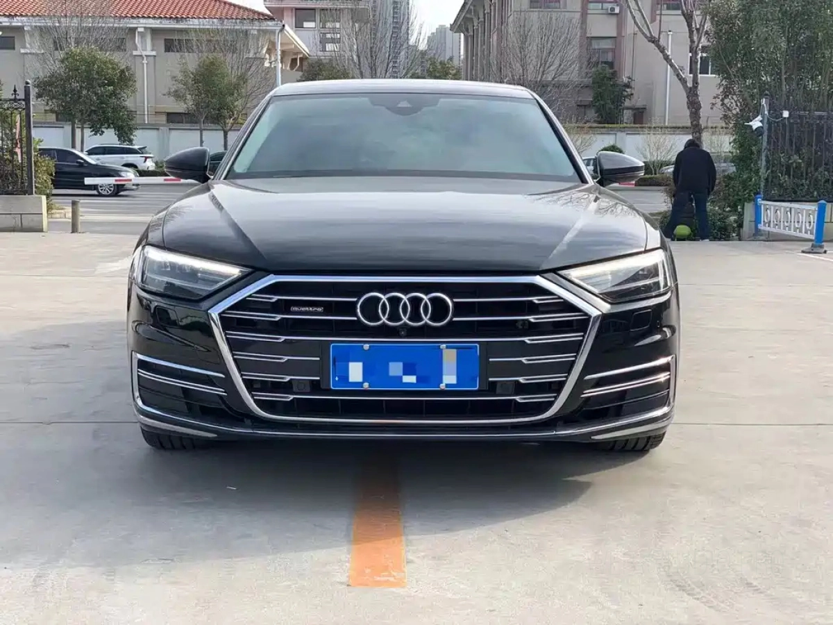 AUDI A8