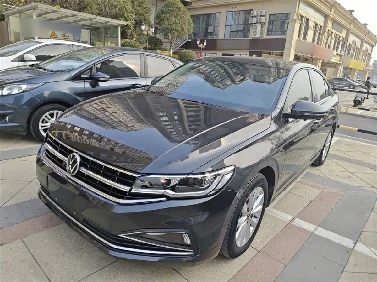 VOLKSWAGEN BORA  2022