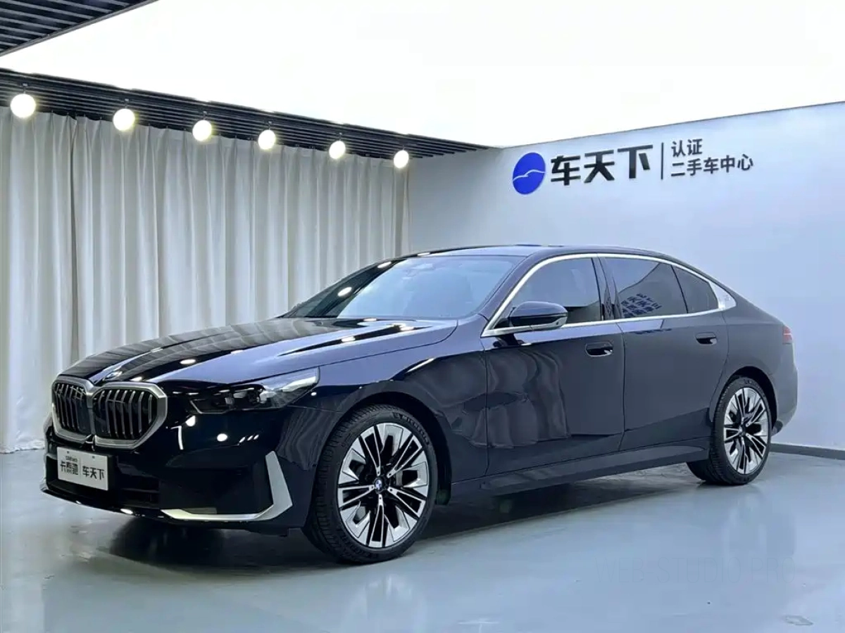 BMW 5-SERIES  2025