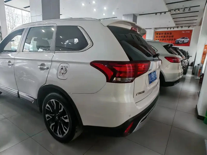 MITSUBISHI OUTLANDER