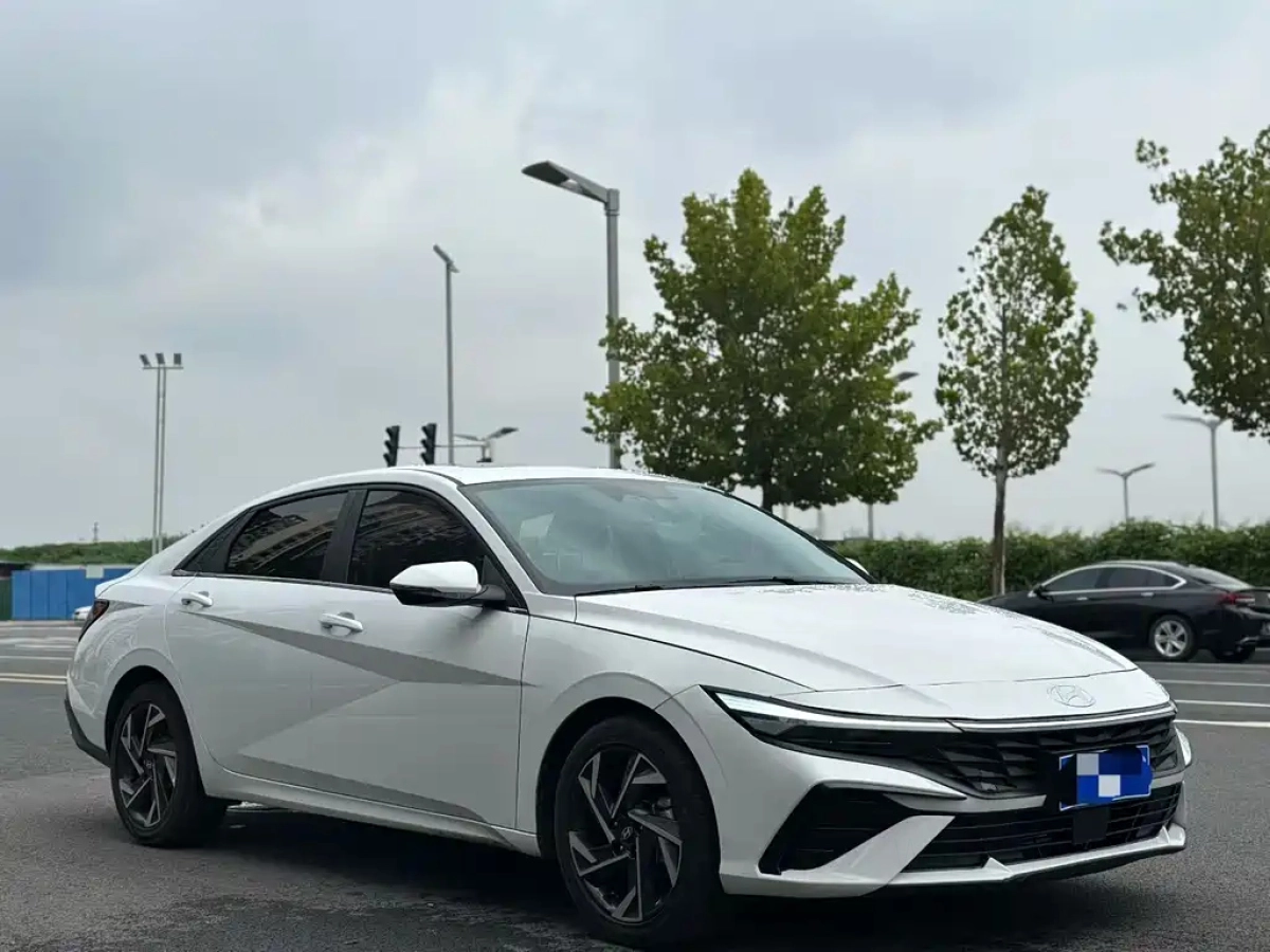 HYUNDAI ELANTRA  2025