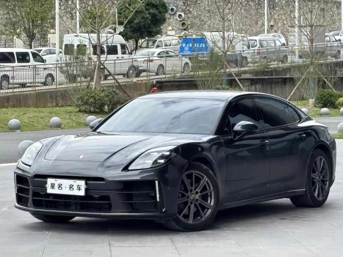 PORSCHE PANAMERA