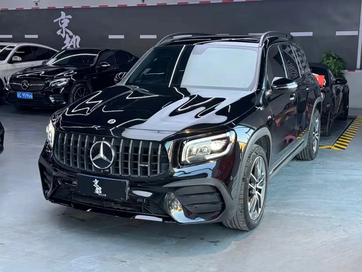 MERCEDES BENZ GLB