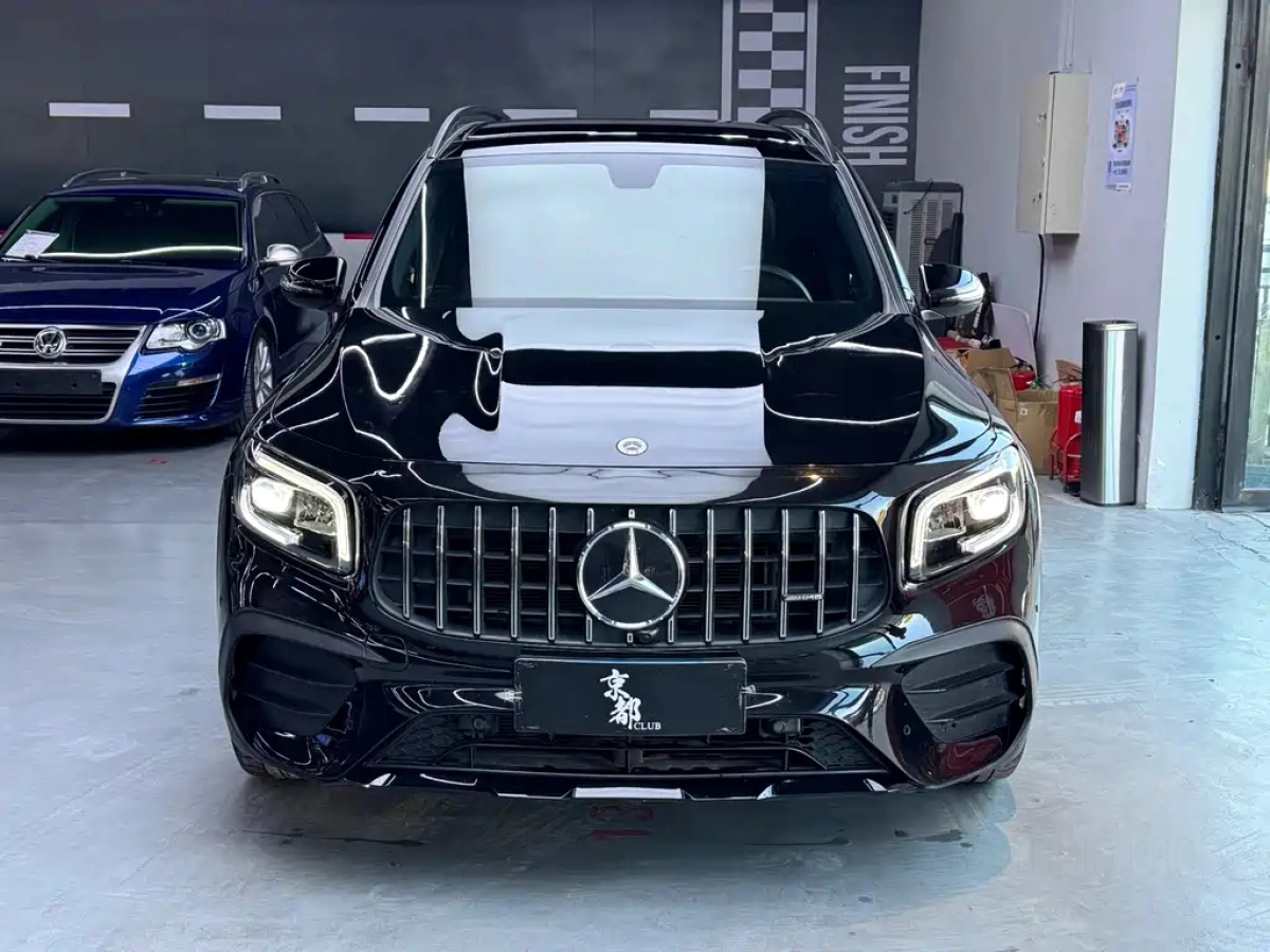 MERCEDES BENZ GLB