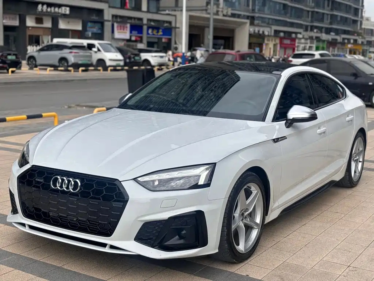 AUDI A5  2024