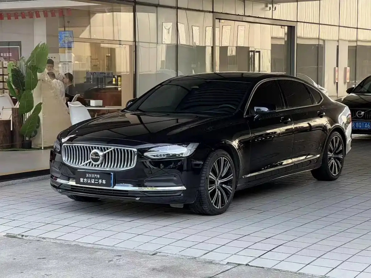 VOLVO S90