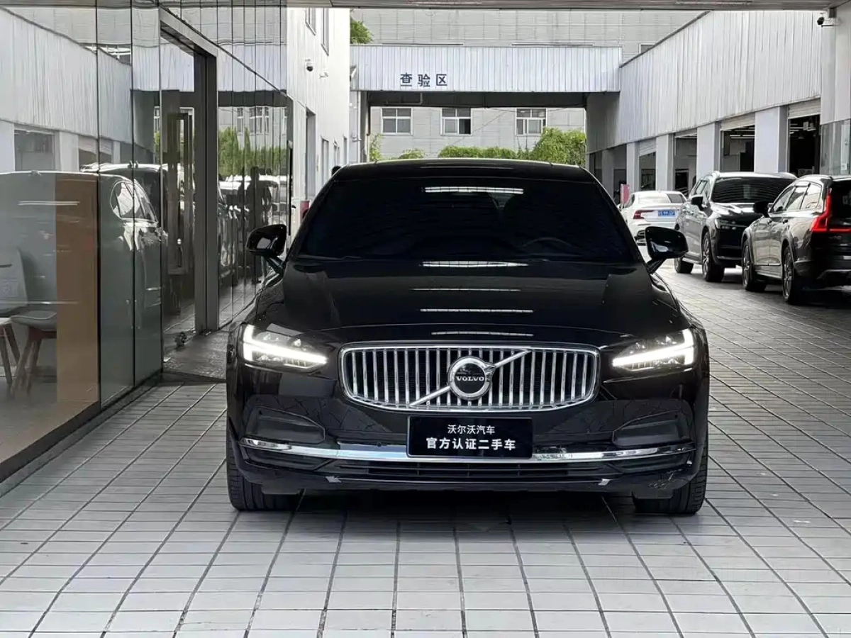 VOLVO S90
