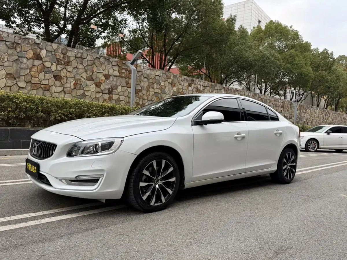 VOLVO S60  2019