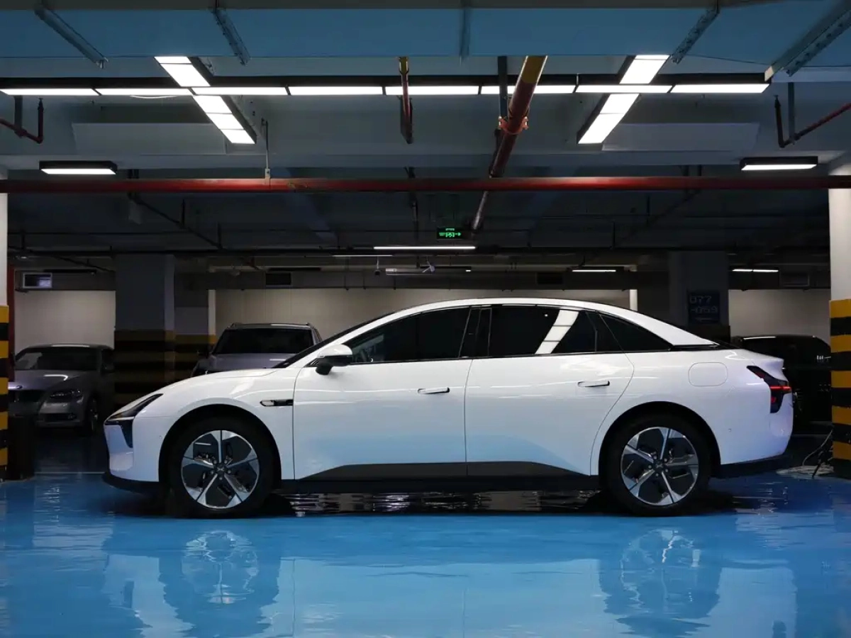 XPENG MOTORS MONA M03