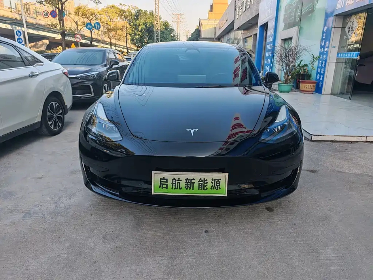 TESLA MODEL 3