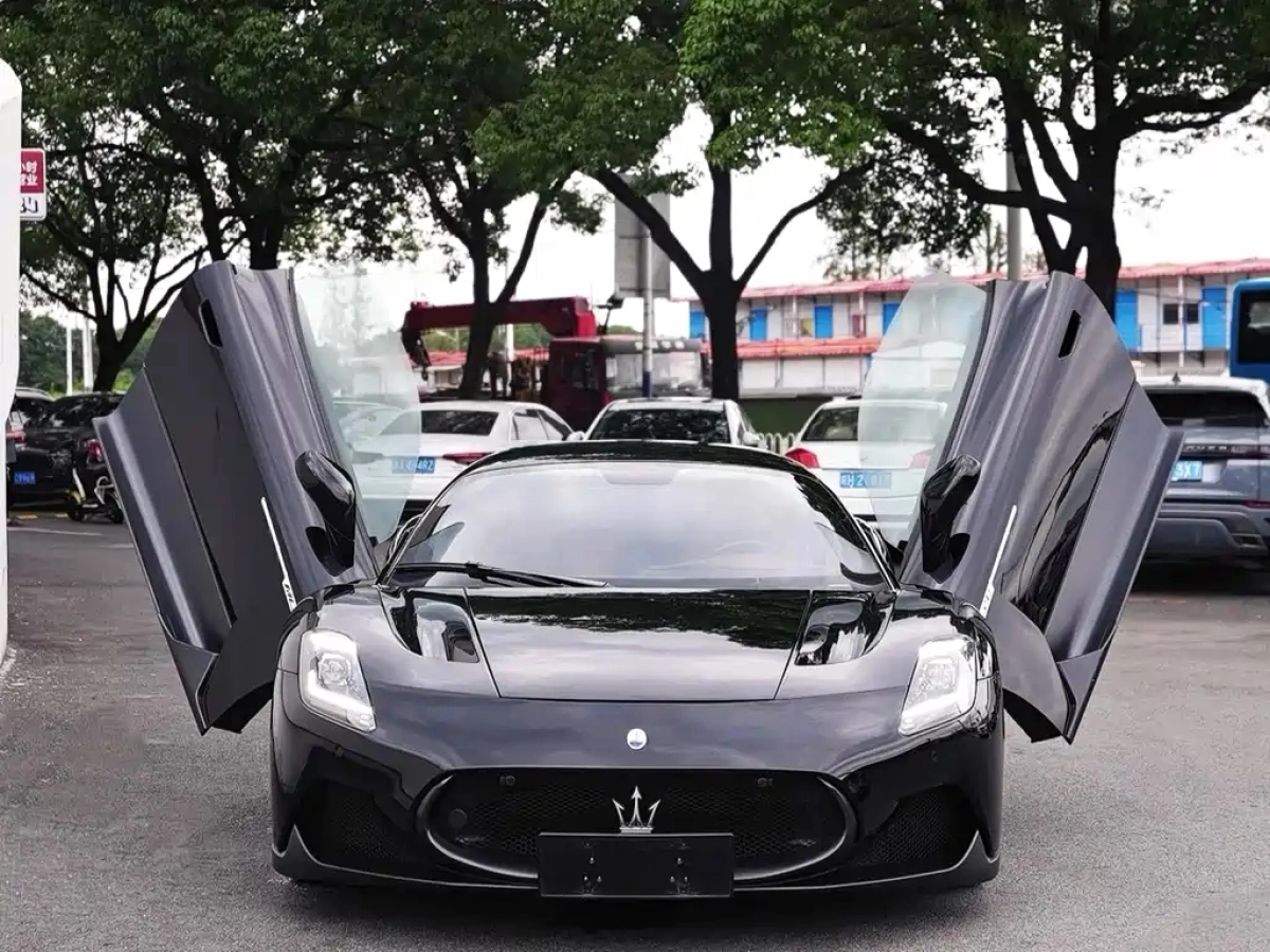 MASERATI MC20