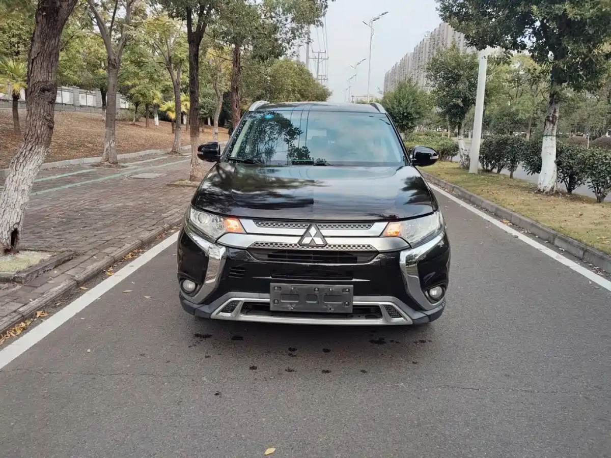 MITSUBISHI OUTLANDER