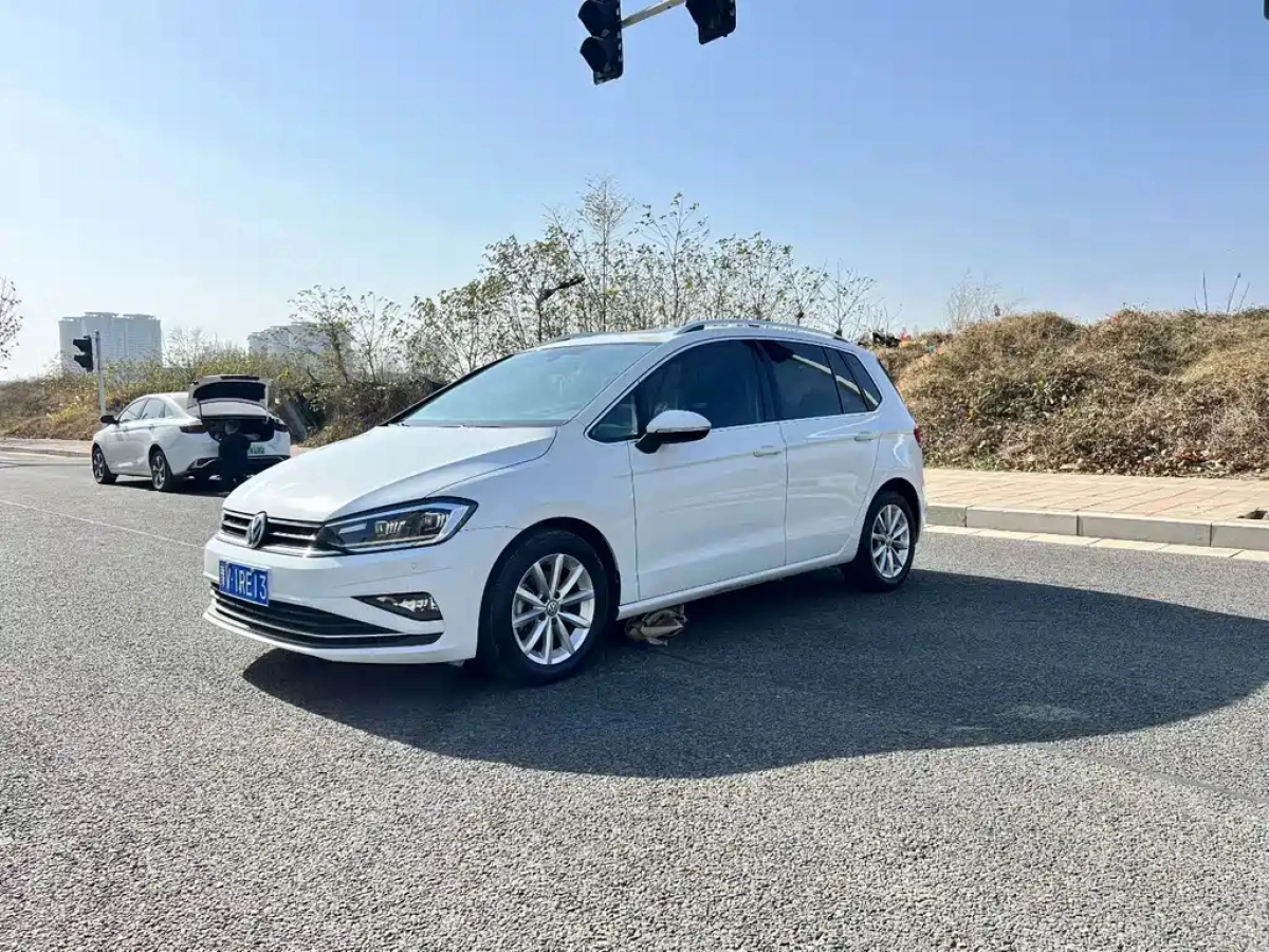 VOLKSWAGEN GOLF . SPORTSVAN