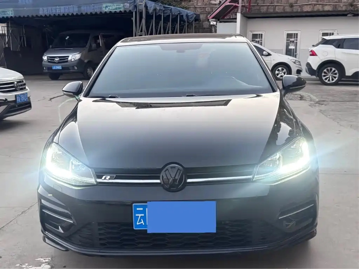 VOLKSWAGEN GOLF