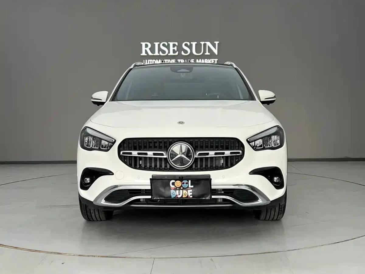 MERCEDES BENZ GLA