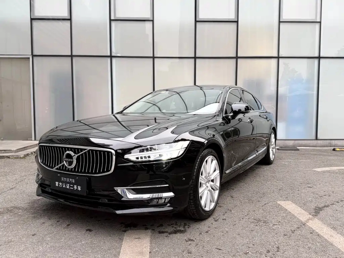 VOLVO S90