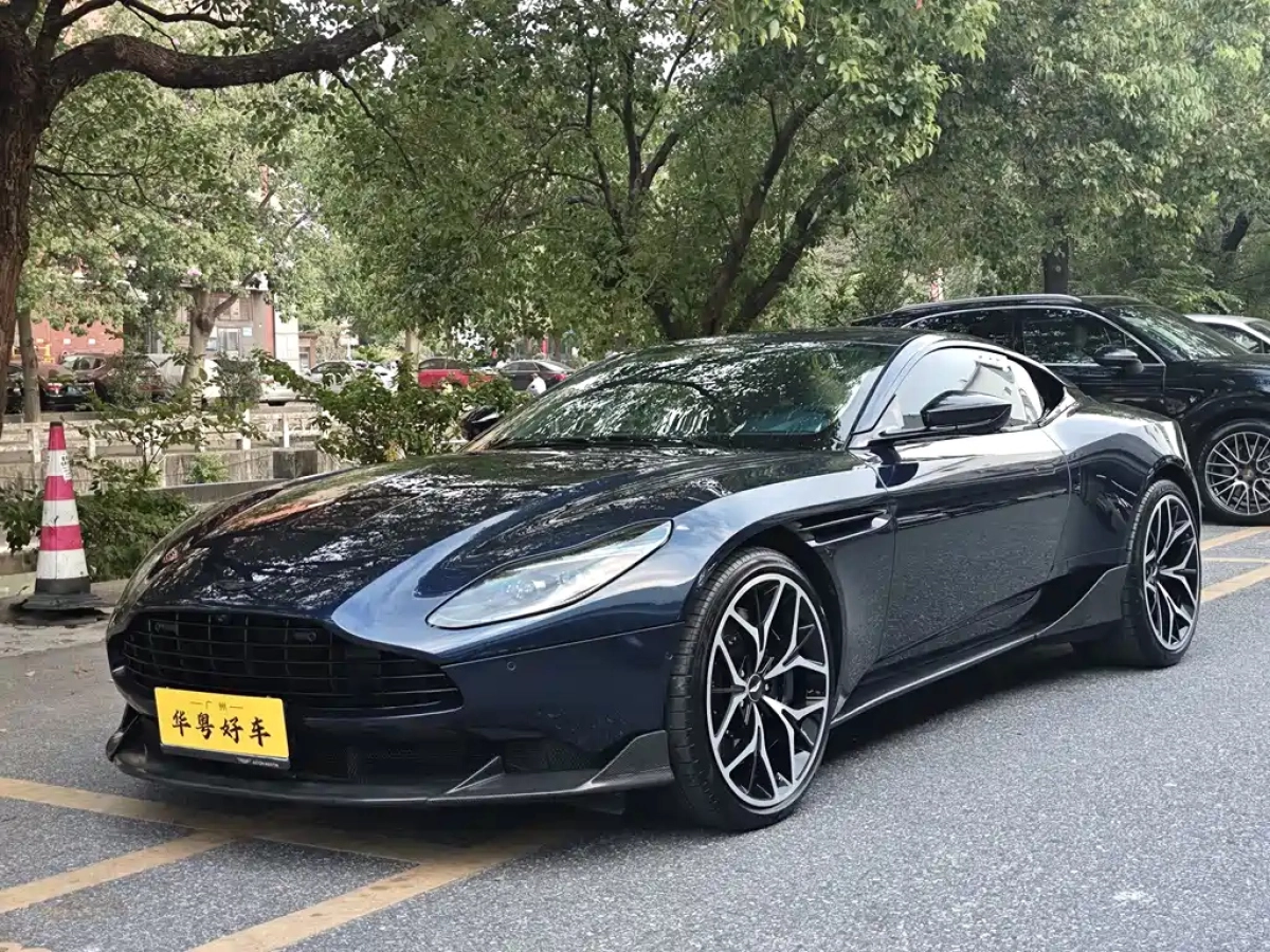 ASTON MARTIN DB11  2022