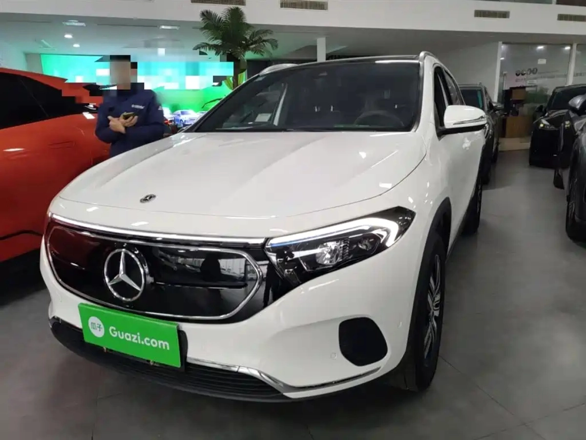 MERCEDES BENZ EQA  2022