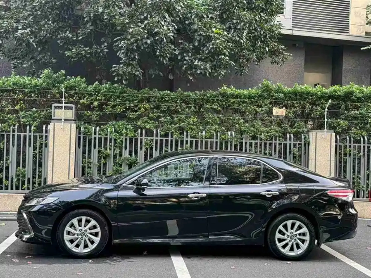 TOYOTA CAMRY