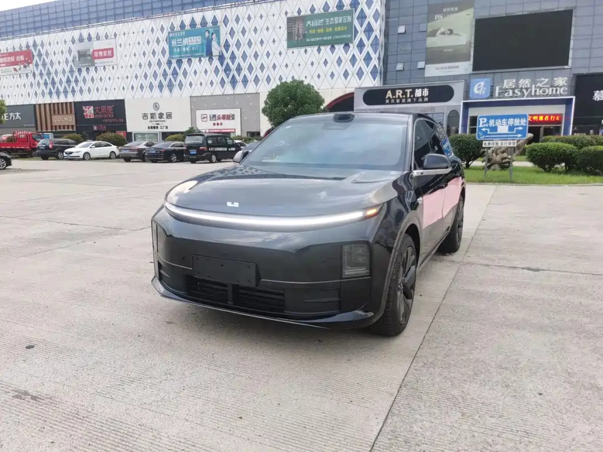 LI AUTO L6  2025