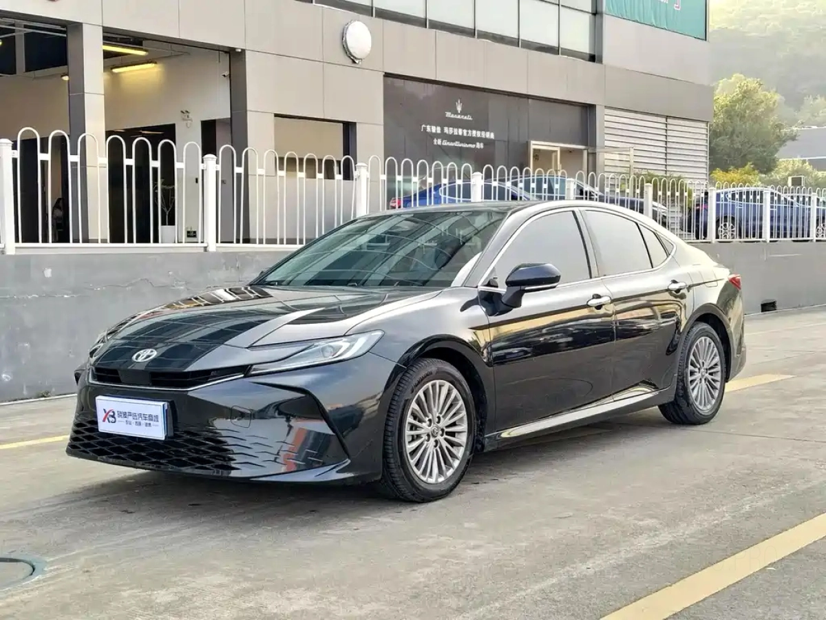 TOYOTA CAMRY  2025