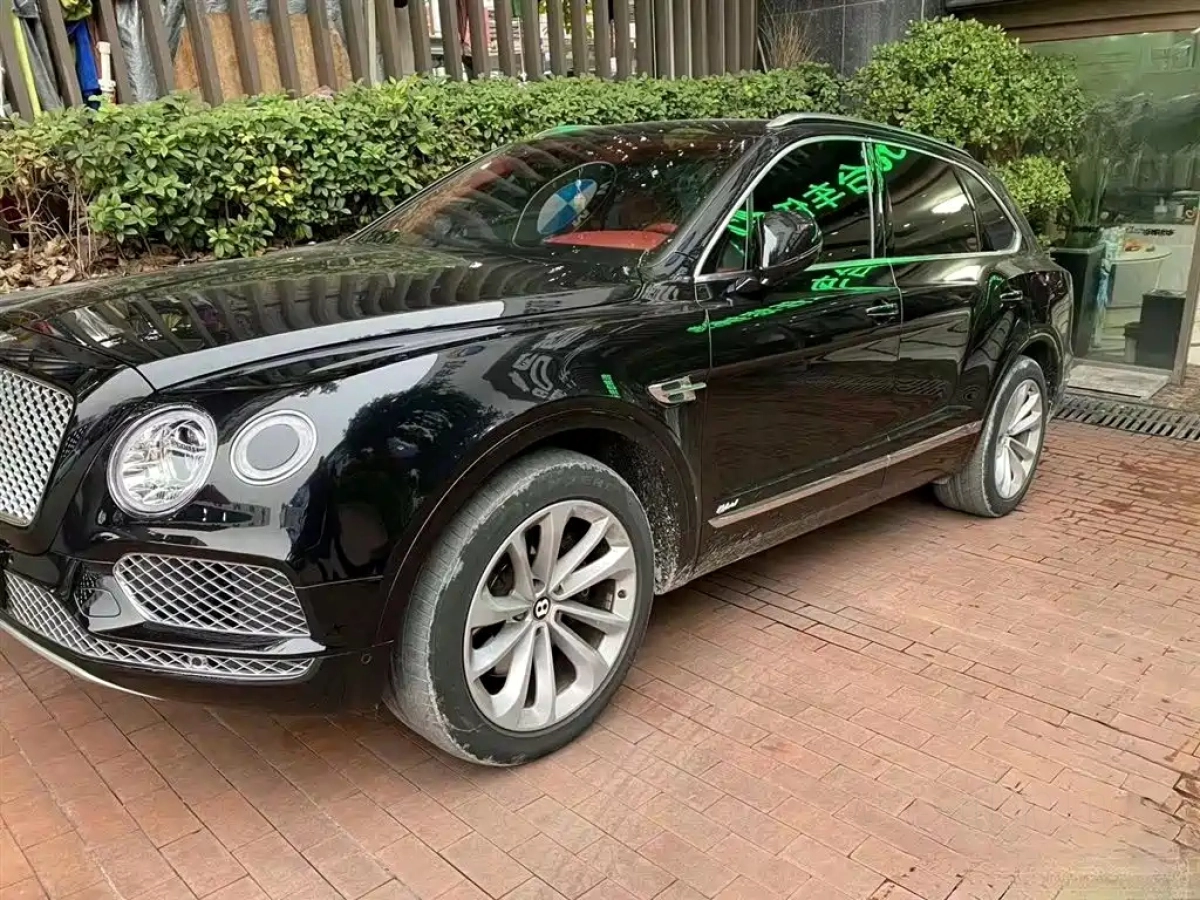 BENTLEY BENTAYGA PLUG IN HYBRID