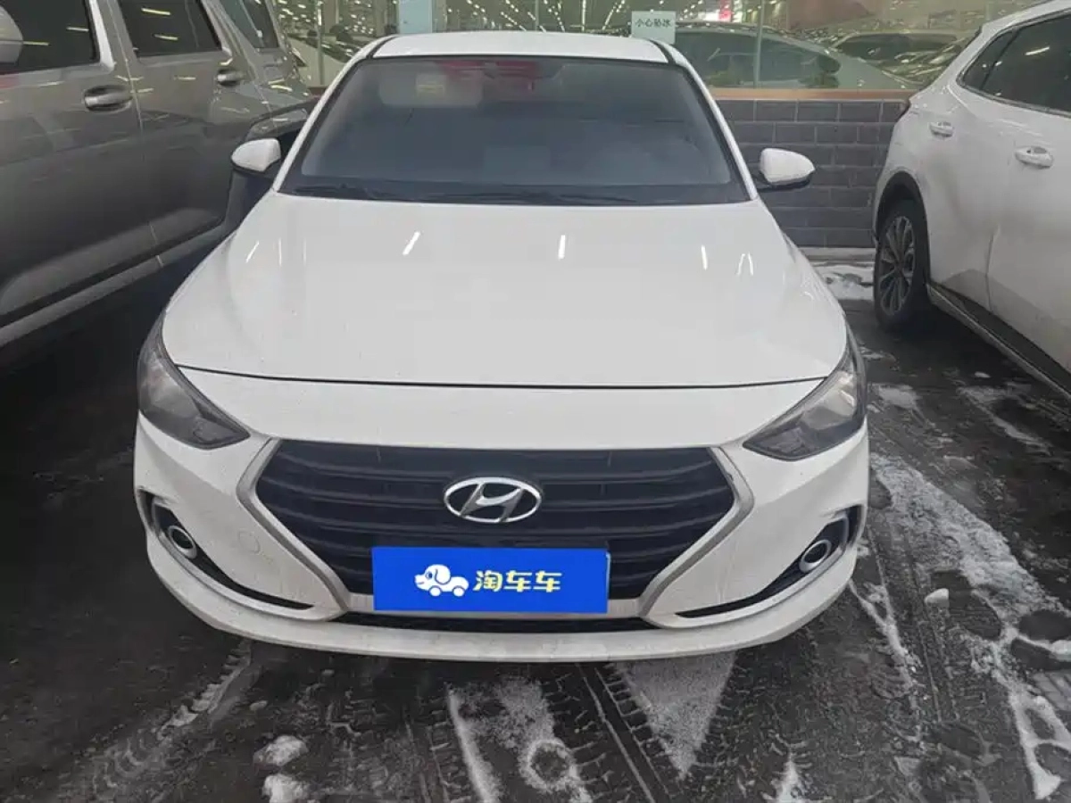 HYUNDAI CELESTA