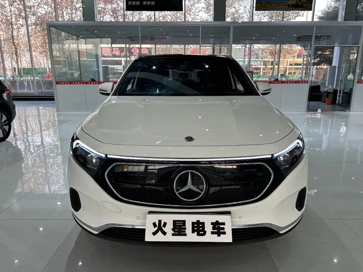 MERCEDES BENZ EQA  2024