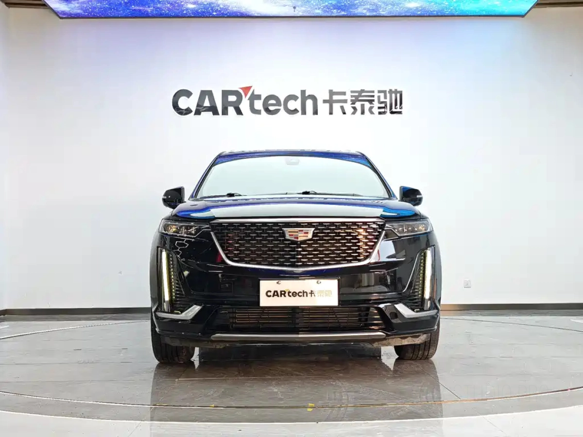 CADILLAC XT6