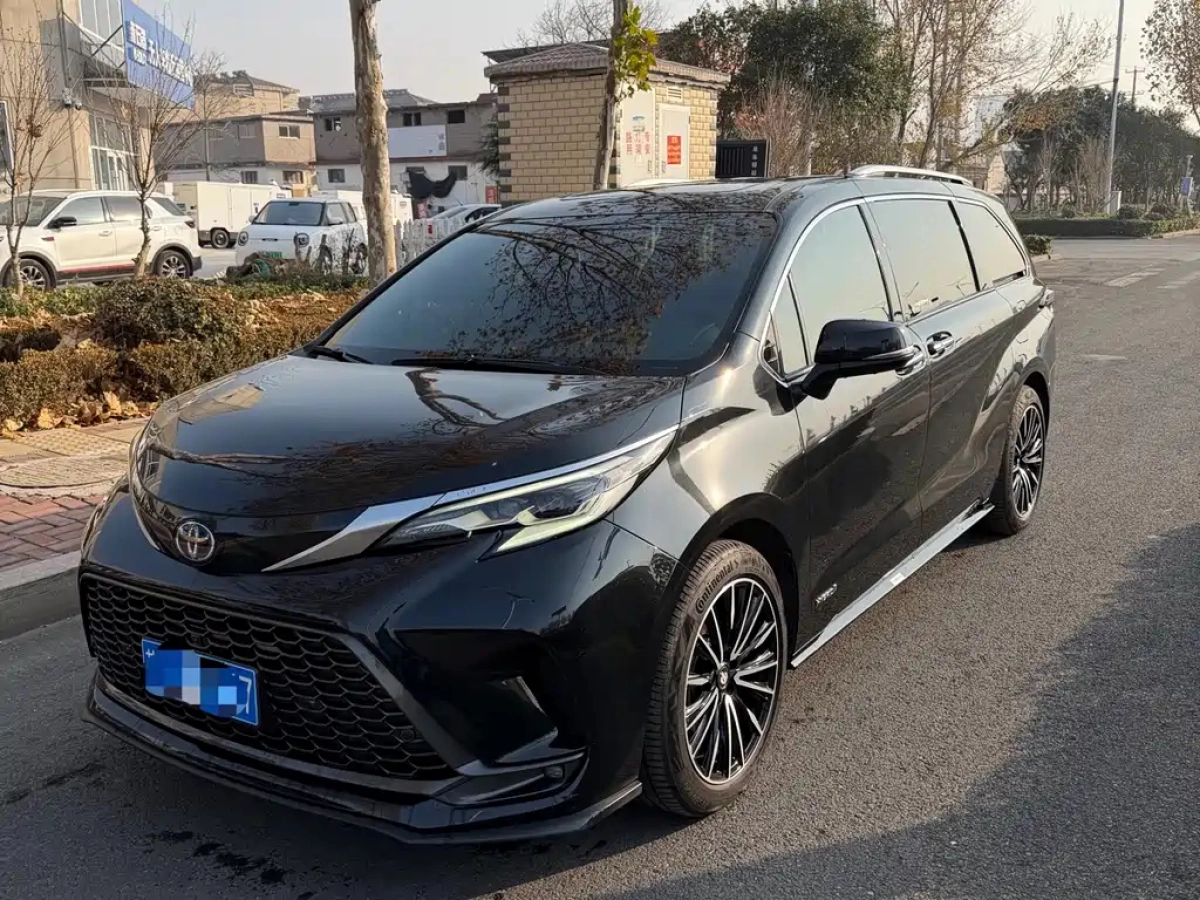 TOYOTA GRANVIA  2023