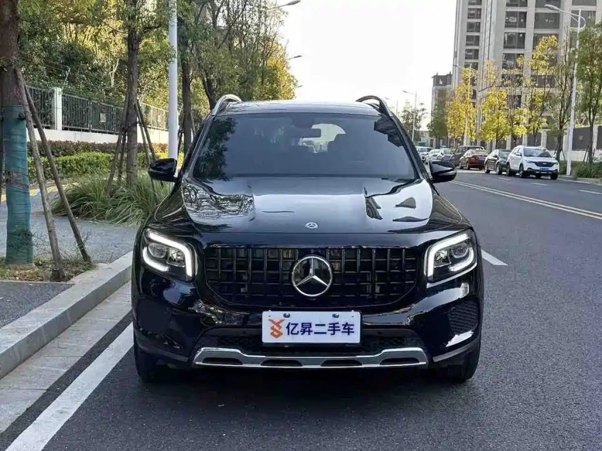 MERCEDES BENZ GLB