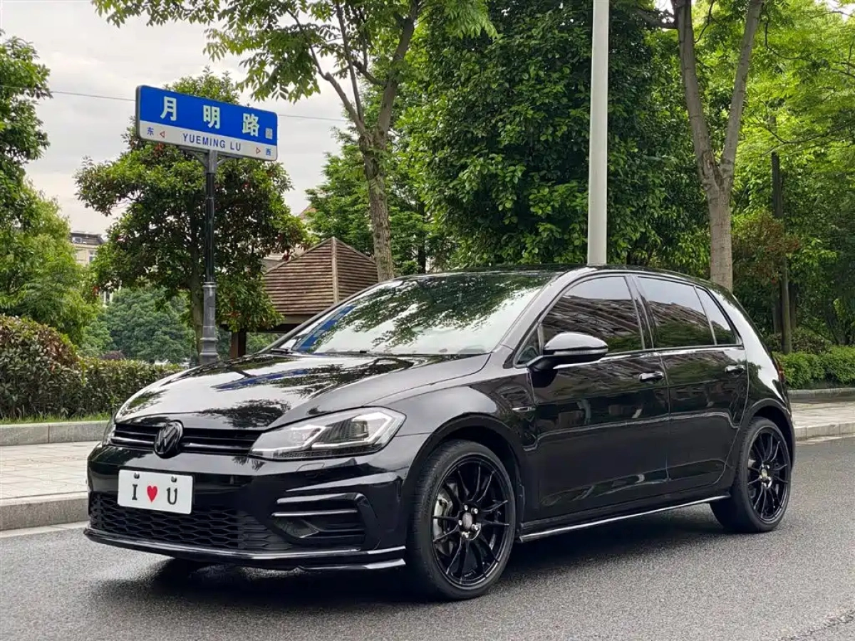 VOLKSWAGEN GOLF