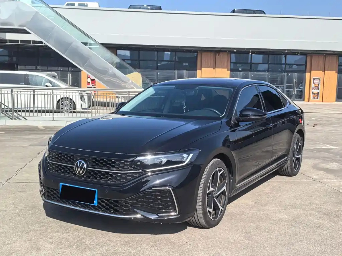 VOLKSWAGEN PASSAT  2023