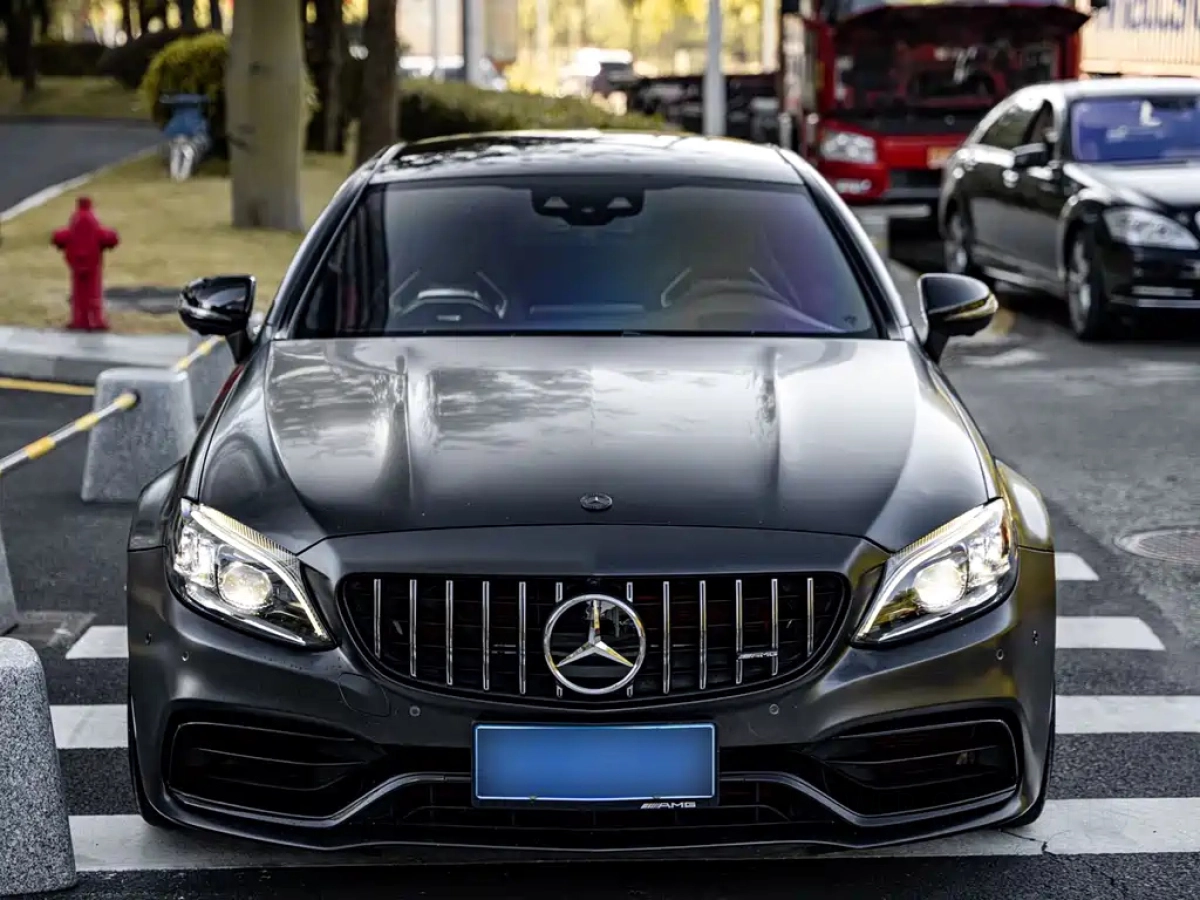 MERCEDES BENZ C-CLASS AMG