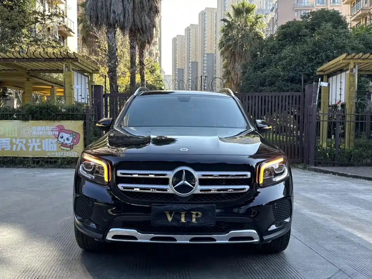 MERCEDES BENZ GLB