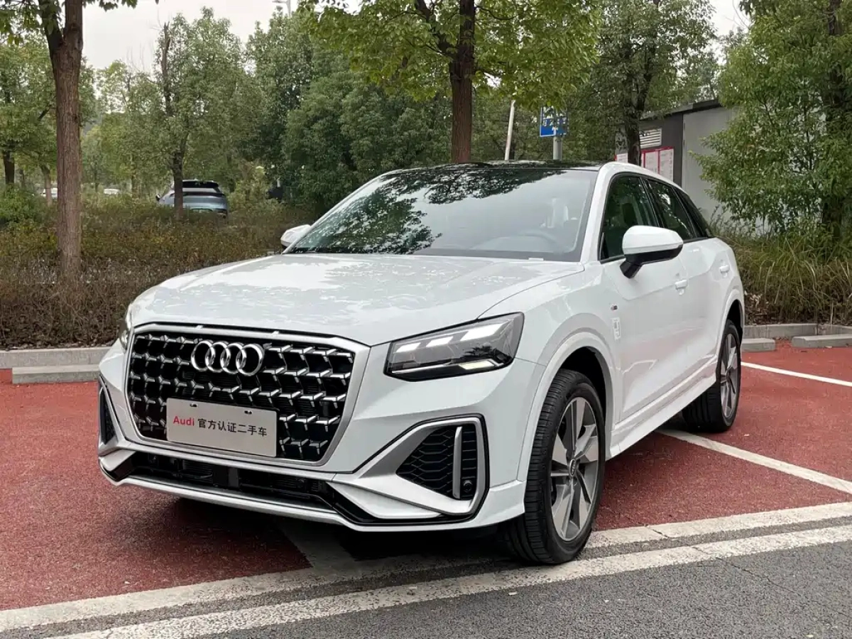 AUDI Q2L  2025
