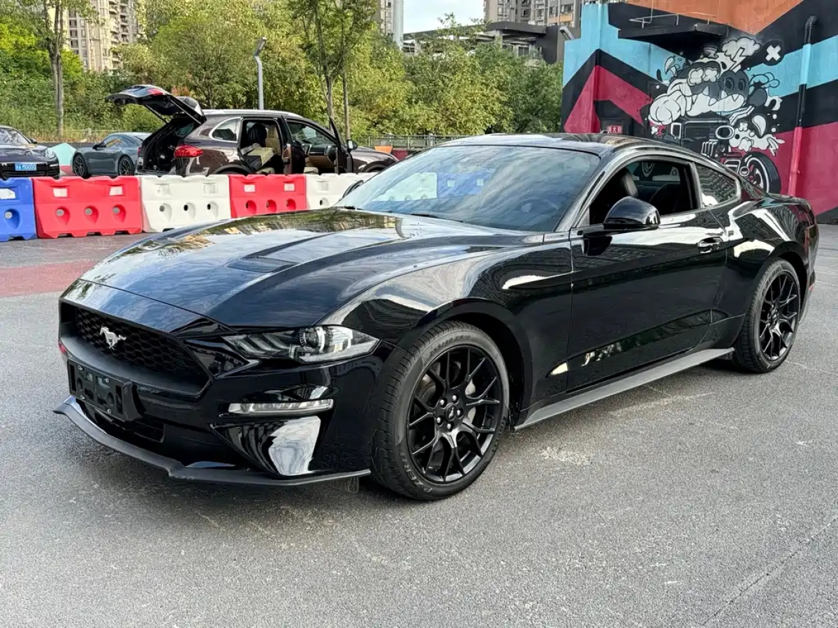 FORD MUSTANG
