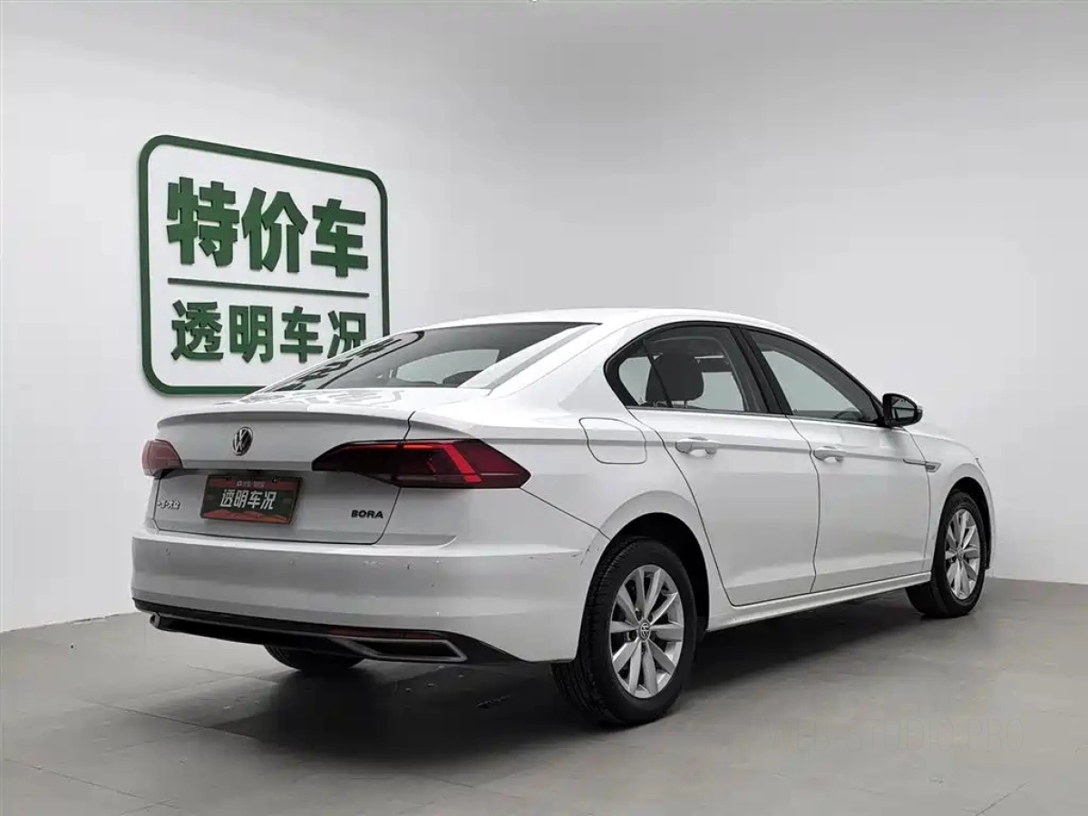 VOLKSWAGEN BORA