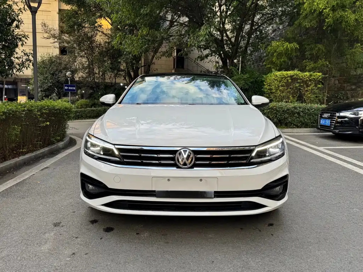 VOLKSWAGEN LAMANDO
