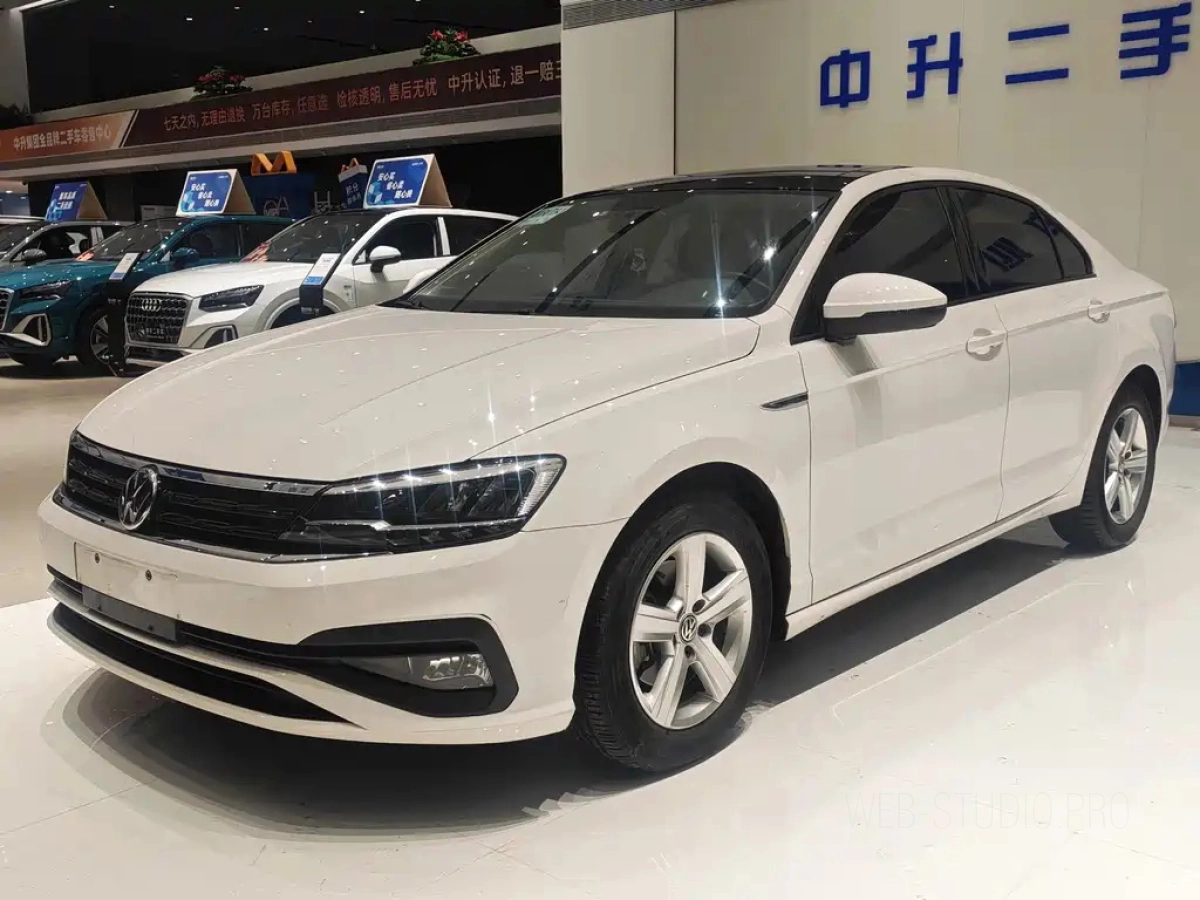 VOLKSWAGEN LAMANDO  2022