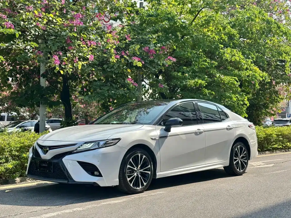TOYOTA CAMRY