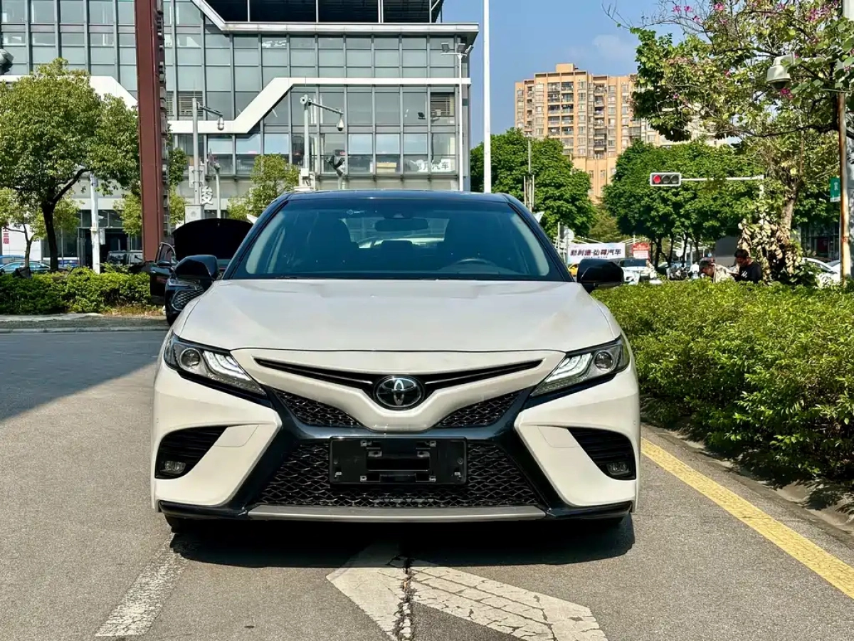 TOYOTA CAMRY