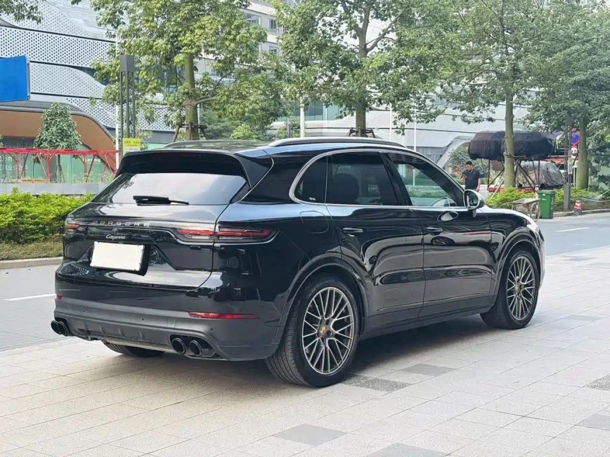 PORSCHE CAYENNE