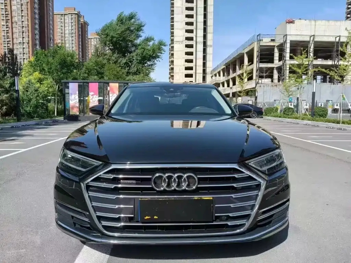 AUDI A8