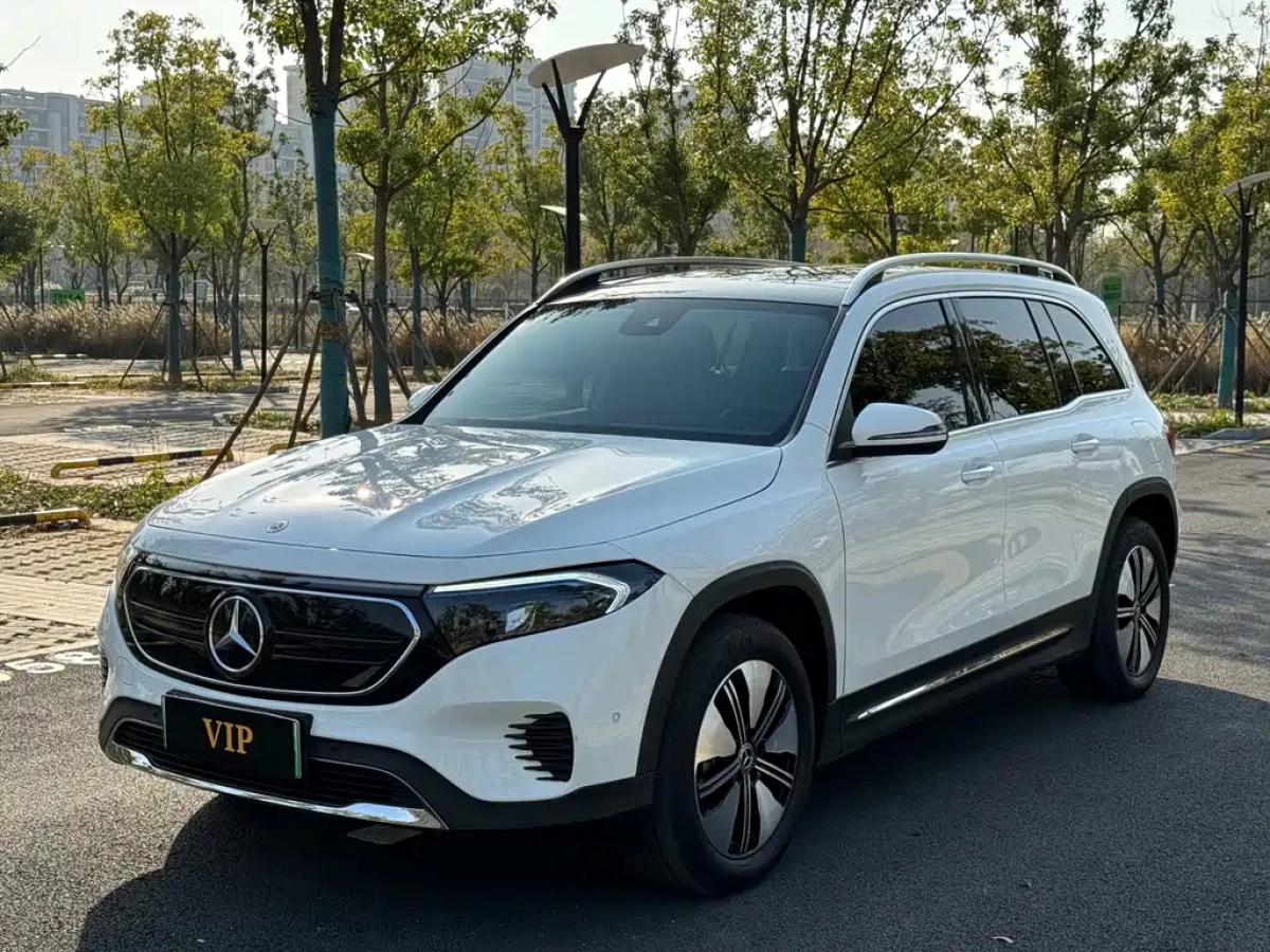 MERCEDES BENZ EQB  2024