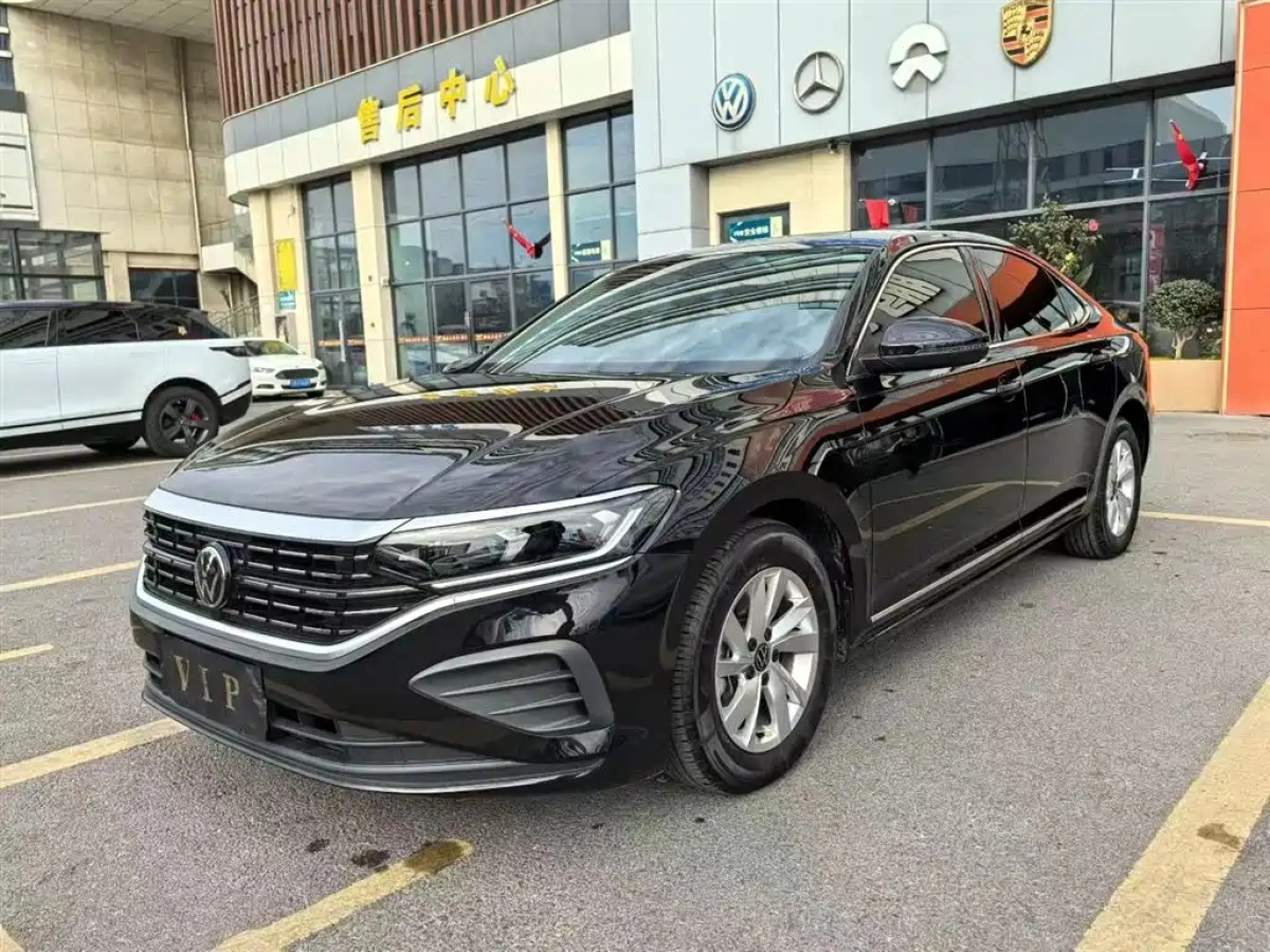 VOLKSWAGEN PASSAT  2024